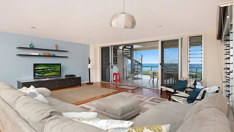 Costa Del Sol - WiFi And Austar - Accommodation Gladstone 2