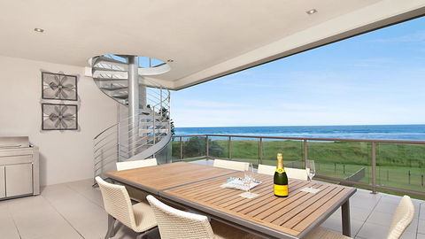 Costa Del Sol - WiFi And Austar - Accommodation Gladstone 1