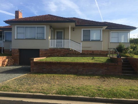 Costa Park Cottage Ena - Armidale - Accommodation Gladstone 0