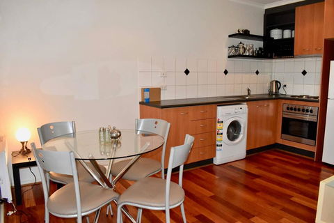 Cosy 1 Bedroom Apartment In Trendy Northcote - Accommodation Gladstone 2