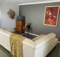 Cosy 1 Bedroom Unit With Views Of The City - Accommodation Gladstone