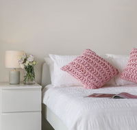 Cosy 3BR Penthouse close to Westfield and Train - Accommodation Gladstone