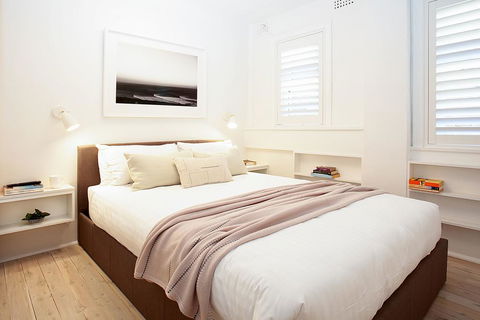 Cosy Flat In Art Deco Building Minutes From City - Accommodation Gladstone 3