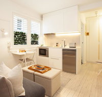 Cosy Flat in Art Deco Building Minutes From City - Accommodation Gladstone