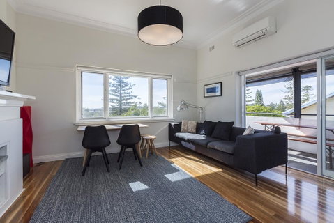 Cottesloe Beach Deluxe Apartment - Accommodation Gladstone 3