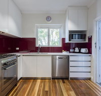 Cottesloe Beach Deluxe Apartment - Accommodation Gladstone