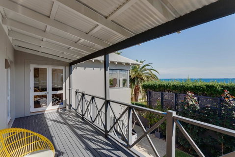 Cottesloe Executive Beach House - Accommodation Gladstone 1