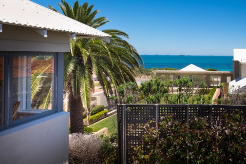 Cottesloe Executive Beach House - Accommodation Gladstone 0