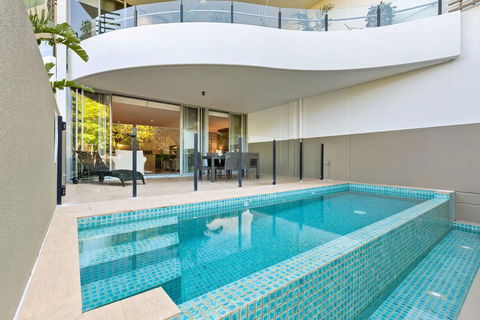 COTTON BEACH 75 - PLUNGE POOL - Accommodation Gladstone 0
