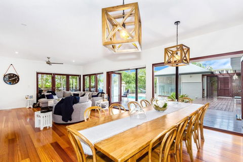 Cottonwood Beach House @ Corporate Boardies - Accommodation Gladstone 2