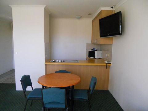 Cottonwood Motor Inn - Accommodation Gladstone 2