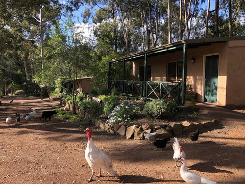 Country Cottages Of Bridgetown - Accommodation Gladstone 0