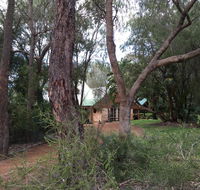 Country Retreat on 1 acre with pool hot tub surrounded by trees - Accommodation Gladstone