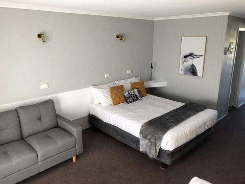Country Roads Motor Inn - Accommodation Gladstone 0