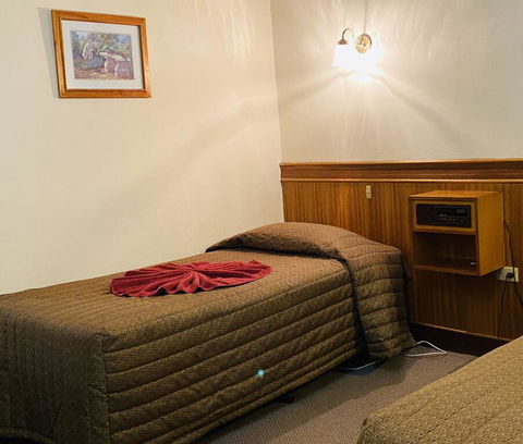 County Lodge Motor Inn - Accommodation Gladstone 0