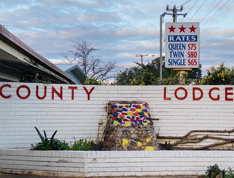 County Lodge Motor Inn - Accommodation Gladstone 1