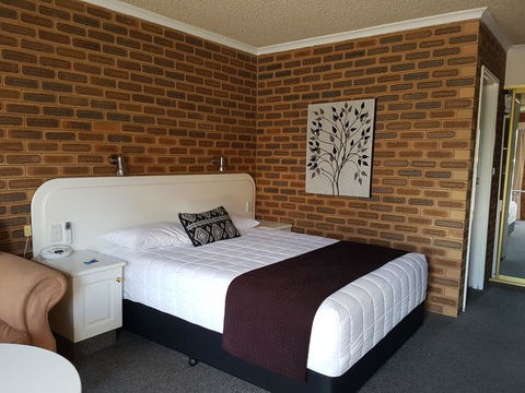 Cousins Motor Inn - Accommodation Gladstone 2