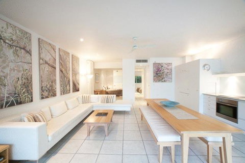 Cove Point - Accommodation Gladstone 2