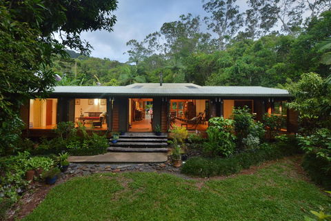 Cow Bay Homestay B&B - Accommodation Gladstone 0