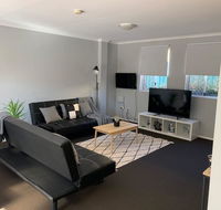Cozy 3BR Townhouse in Liverpool CBD with parking - Accommodation Gladstone
