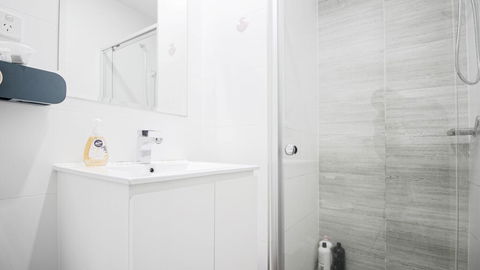 Cozy Apartments Near Burwood Train Station - Accommodation Gladstone 2