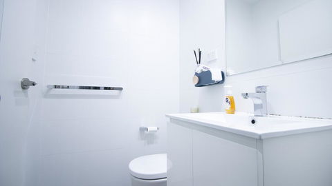 Cozy Apartments Near Burwood Train Station - Accommodation Gladstone 1