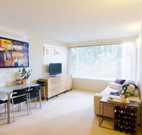 Cozy One Bedroom Apartment in Waverton - Accommodation Gladstone