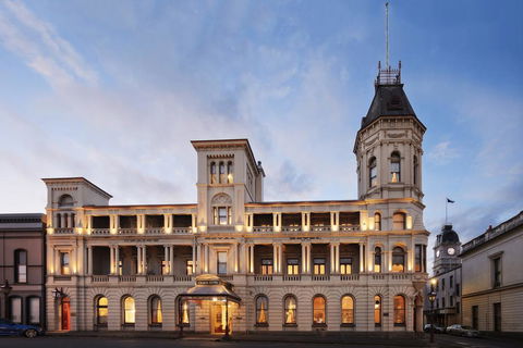 Craig's Royal Hotel - Accommodation Gladstone 0
