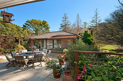 Craigdarroch Courtyard Cottage, 22 Bartle Road - Accommodation Gladstone 0
