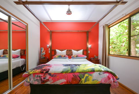 Crater Lakes Rainforest Cottages - Accommodation Gladstone 0