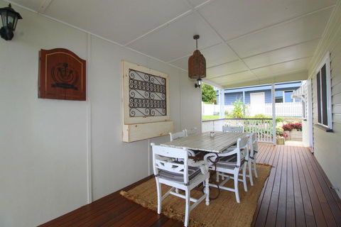 Crescent Haven, 2A View Street, - Accommodation Gladstone 1