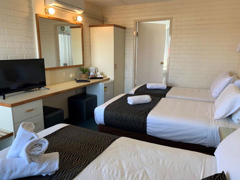 Crest Motor Inn - Accommodation Gladstone 3