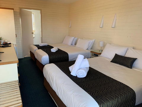 Crest Motor Inn - Accommodation Gladstone 2