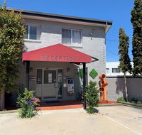 Crest Motor Inn - Accommodation Gladstone