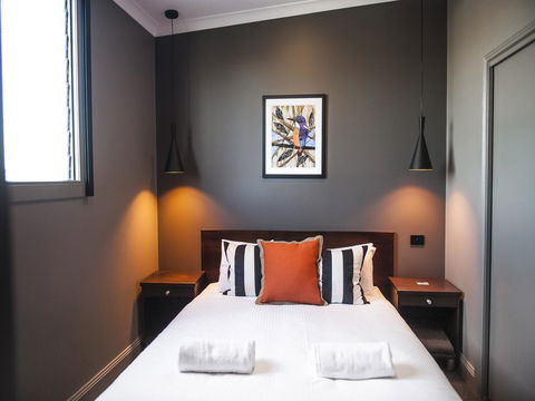 Criterion Hotel Sale - Accommodation Gladstone 0