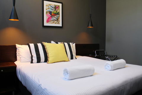 Criterion Hotel Sale - Accommodation Gladstone 3