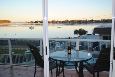 Crown Apartments - Accommodation Gladstone 0