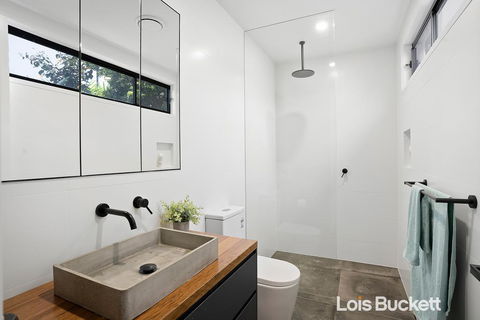 Crows Nest - Accommodation Gladstone 3