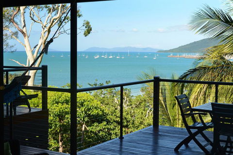 Crusoe's Beach House - Airlie Beach - Accommodation Gladstone 2