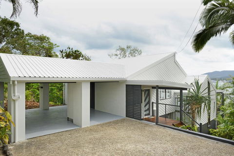 Crusoe's Beach House - Airlie Beach - Accommodation Gladstone 1