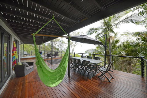Crusoe's Beach House - Airlie Beach - Accommodation Gladstone 0