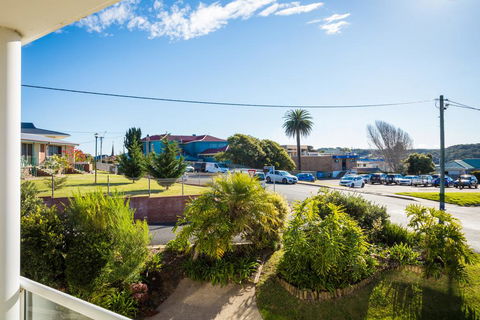 Crystal Waters Unit 2 - Accommodation Gladstone 1