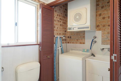 Crystal Waters Unit 2 - Accommodation Gladstone 2