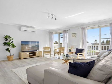 Culburra Beach Retreat - Close To Two Beaches - Accommodation Gladstone 0