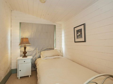 Culburra Cottage - Charming Country Style Cottage - Accommodation Gladstone 3
