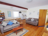 Culburra Sea Stay - beach and shop an easy walk