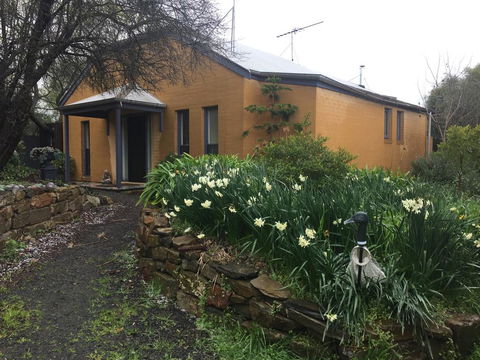 Cullen House - Accommodation Gladstone 0