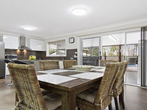 Currambene Cottage - All About Location - Accommodation Gladstone 2