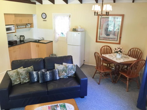 Curtis Cottage - Accommodation Gladstone 3
