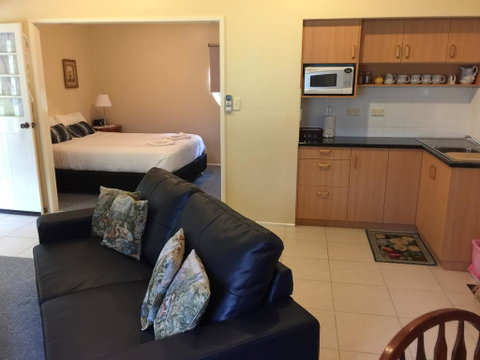 Curtis Cottage - Accommodation Gladstone 2